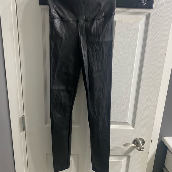 Aritzia Wilfred Daria Vegan Leather Pants Ankle Length EUC - Picture 2 of 3